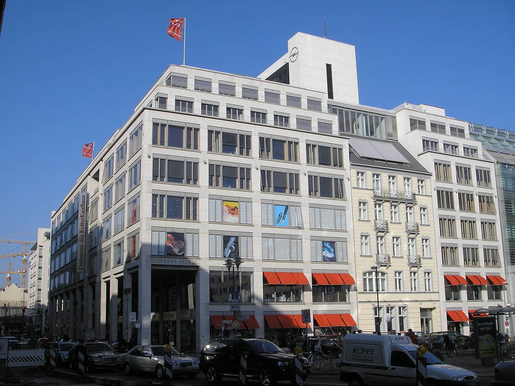 Het cultuurwarenhuis Dussmann in Berlijn