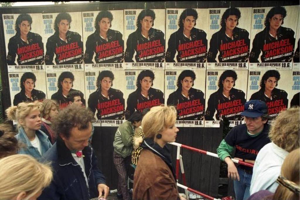 Foto van 19 juni 1988. Tijdens zijn 'Bad'-tour trad Michael Jackson op op de Platz der Republik in Berlijn.