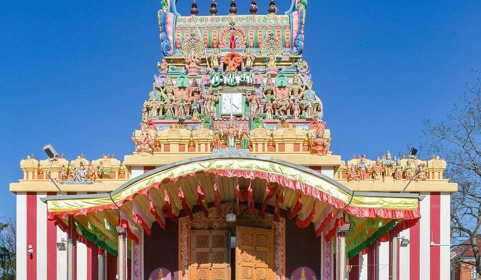 Nel cuore di Berlino sorge un tempio indù in stile dravidico del sud dell’India, che ospita oltre 100 figure divine e statue