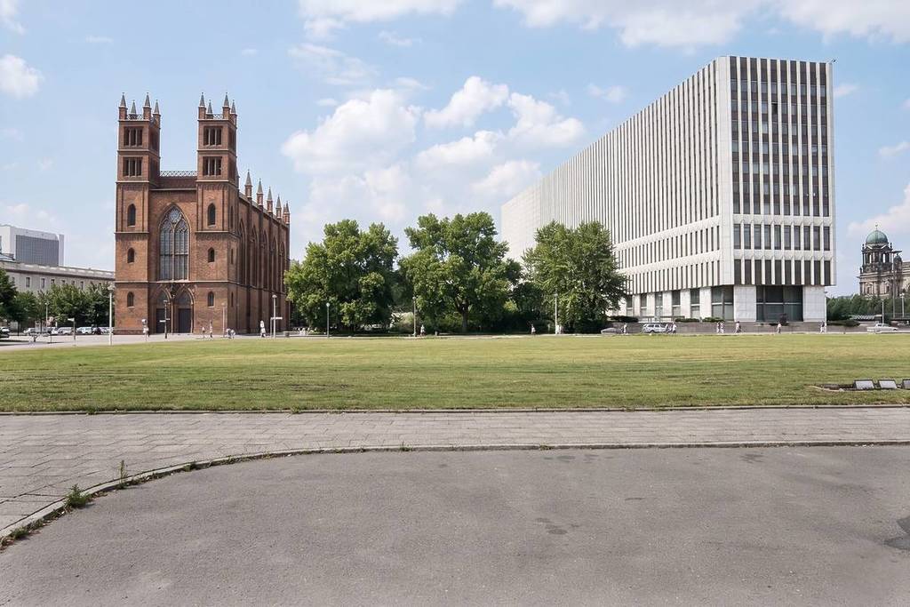 Het ministerie van Buitenlandse Zaken van de DDR (1967 - 1996) werd in 1996 gesloopt.
