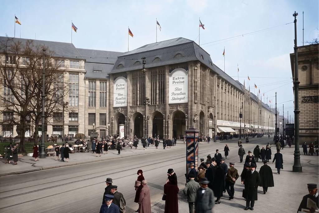 Het warenhuis Wertheim aan de Leipziger Platz (1904 - 1944) in kleur.