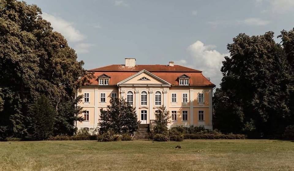 Just one hour from Berlin lies a Baroque castle with over 400 years of history, where the world’s largest baking show as well as the U.S. series “Homeland” were filmed