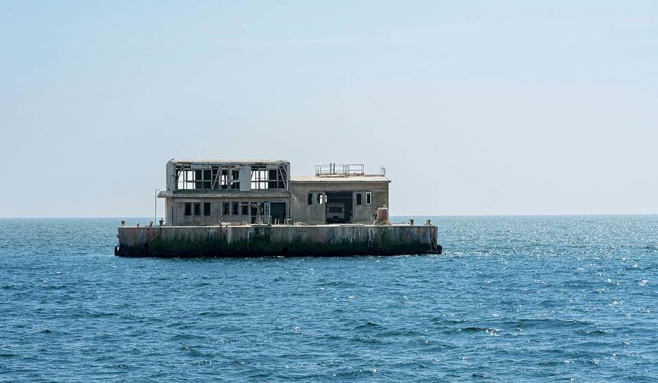 Diesen Lost Place aus Zeiten der DDR vor Rügen – eine 250 m² große Insel – kannst du nach über 30 Jahren Nichtnutzung bald ersteigern
