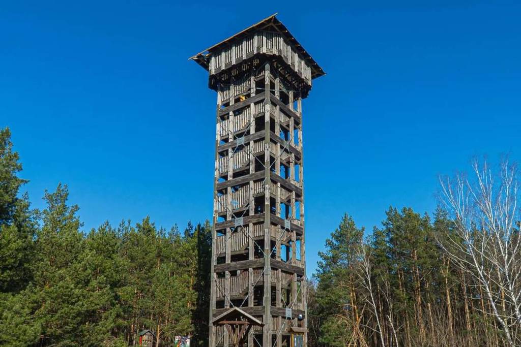Op 45 minuten van Berlijn kun je op 103 meter hoogte, een van de hoogste natuurlijke heuvels van Brandenburg, genieten van een uitzicht dat doet denken aan „Scandinavische natuurgebieden“