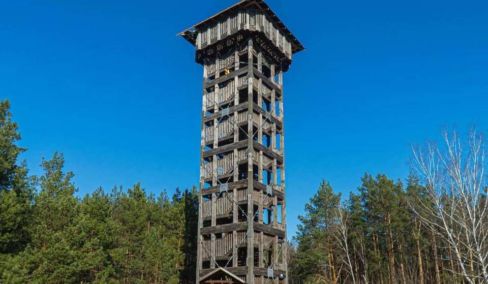 À 45 minutes de Berlin, tu peux profiter, à 103 mètres d’altitude, l’une des plus hautes élévations naturelles de Brandebourg, d’une vue digne des « espaces naturels scandinaves »
