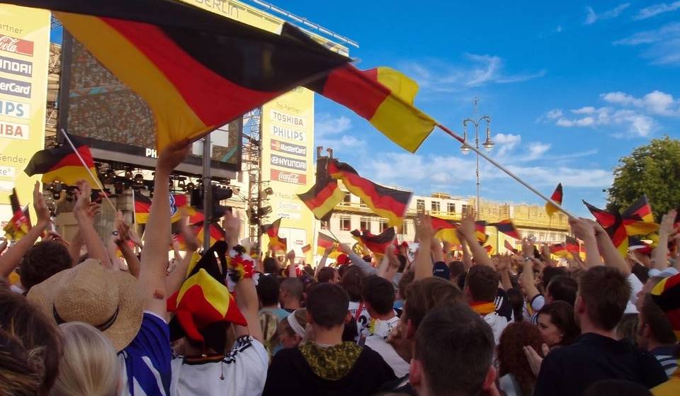 De 5 beste locaties voor openbare WK-vertoningen in 2026 in Berlijn: de 2 km lange fan-klassieker bij de Brandenburger Tor of toch liever een clubsfeer?