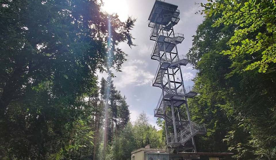 About an hour from Berlin, you’ll reach a tower on 153-meter-high mountains with a 360-degree view, extending in some places all the way to the world’s largest self-supporting hall