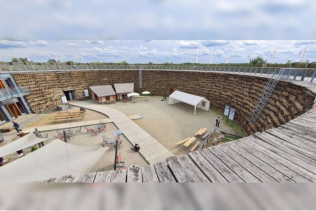 The massive wall of the Slavic Fortress Raddusch is hollow on the inside.