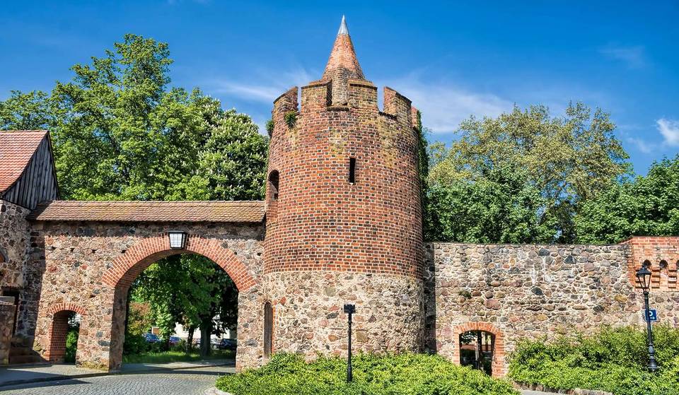Op slechts 1,5 uur rijden van Berlijn lokt dit 750 jaar oude kasteel in baksteengotische stijl met een 30 meter hoge toren en een levendig cultureel centrum
