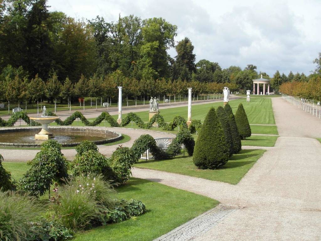 De centrale as van de kasteeltuin van Neustrelitz