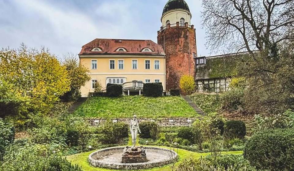 About two hours from Berlin lies a nearly 1,000-year-old castle with a tower up to 28 meters high, nestled in the heart of the UNESCO Elbe River Landscape Biosphere Reserve