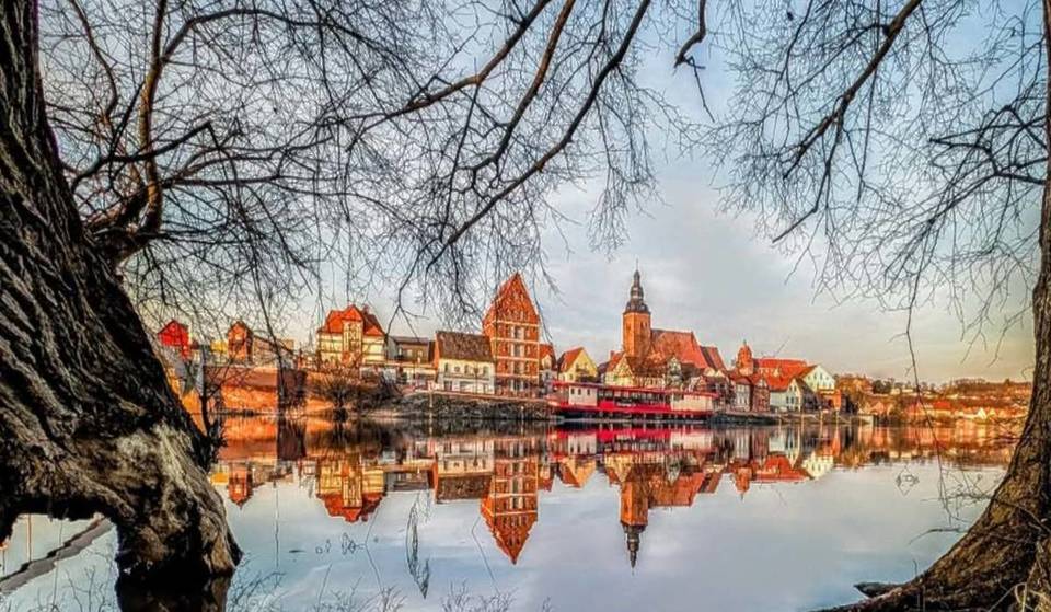 About 2 hours from Berlin lies a picturesque Hanseatic city on a real island between two rivers, which today has a population of only about 6,400