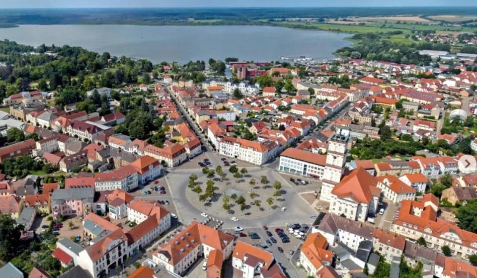In nur 90 Minuten von Berlin direkt zu dieser 300 Jahre alten Barockstadt am See – hier trifft einzigartige Stadtarchitektur auf mecklenburgische Idylle