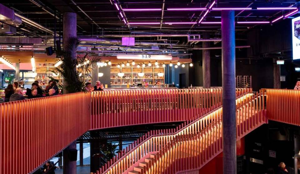 Nel cuore di Berlino si trova un’enorme food hall a due piani ispirata a Londra, con il recente Hummus Studio e il pluripremiato Fried Chicken
