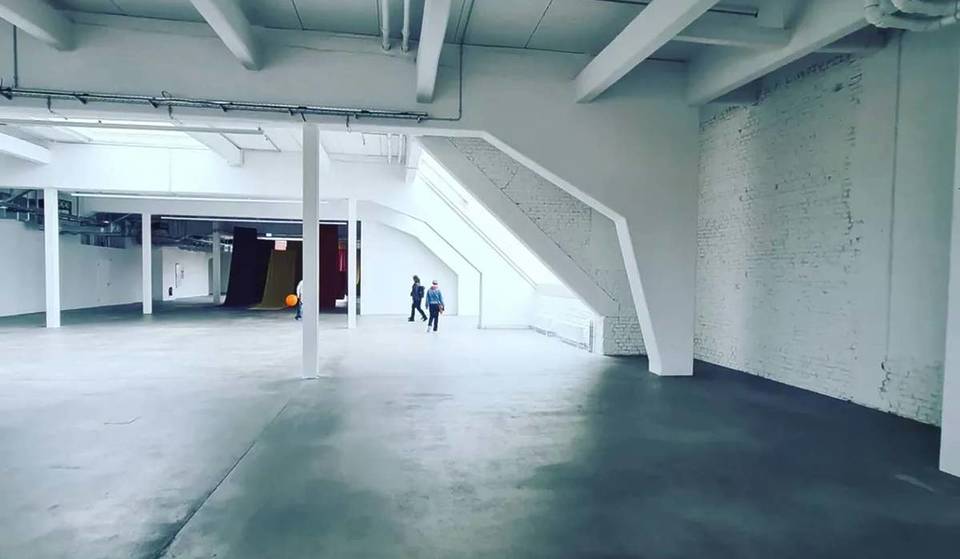 Nel cuore di Berlino, il più antico parcheggio multipiano d’Europa funge oggi da moderno polo gastronomico, di eventi e di design con una superficie industriale di 1.500 m² al 5° piano