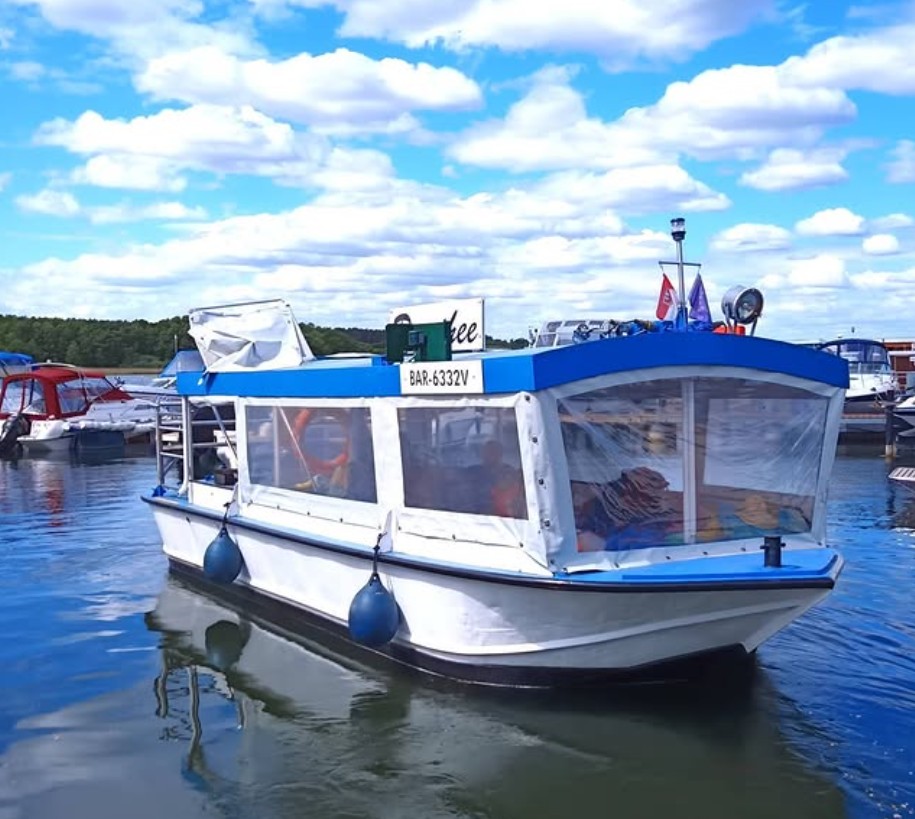 The boat "Dorothee" takes you to the island of Werder on Lake Gudelack