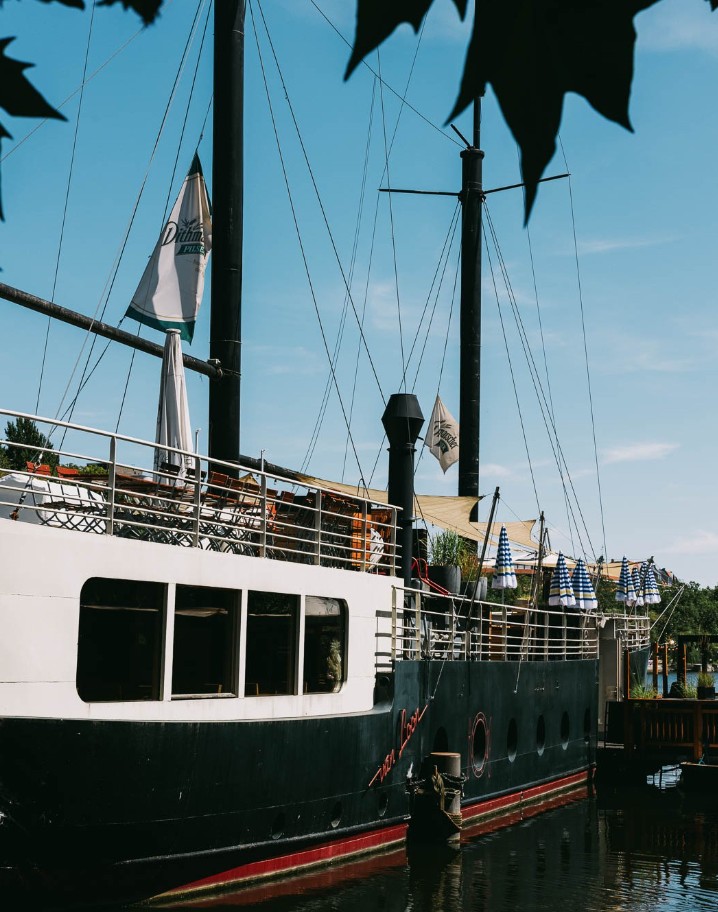 Het gastronomische schip Van Loon op het Landwehrkanaal