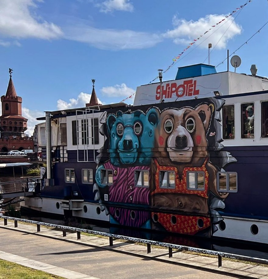 Het Shipotel op de Spree.