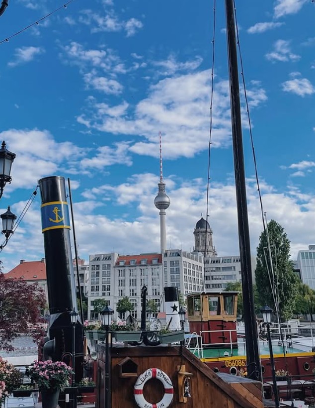 Het gastronomische schip Spree Fumée op de Spree