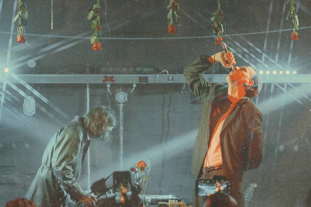 Luca Venezia, sotto il nome di CURSES, fonde il romanticismo del gothic anni '80 con l'Italo-Disco e l'EBM.