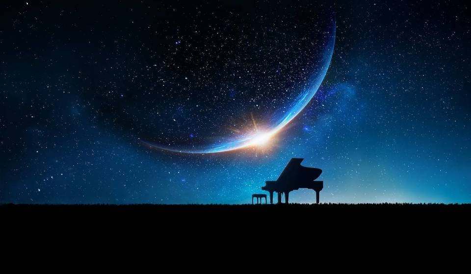 Dit pianoconcert is niet van deze wereld: ga met „Bach in Space“ mee op een audiovisuele reis door het universum
