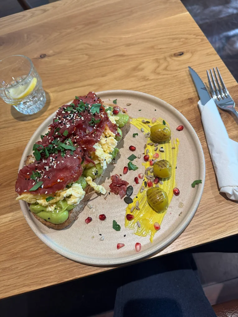 Pane a lievitazione naturale farcito al Café ZIZOU