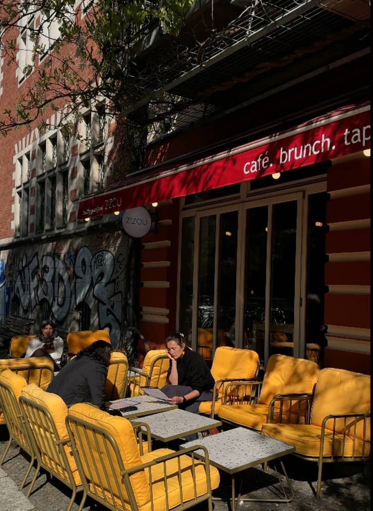 Fuori dal Café ZIZOU