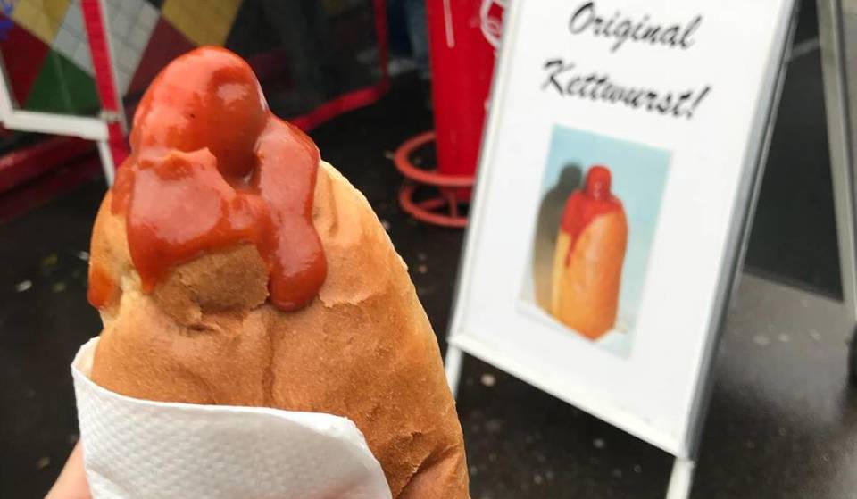 Die ostdeutsche Antwort auf den amerikanischen Hotdog: Hier bekommst du seit 1991 den köstlichen Klassiker der DDR
