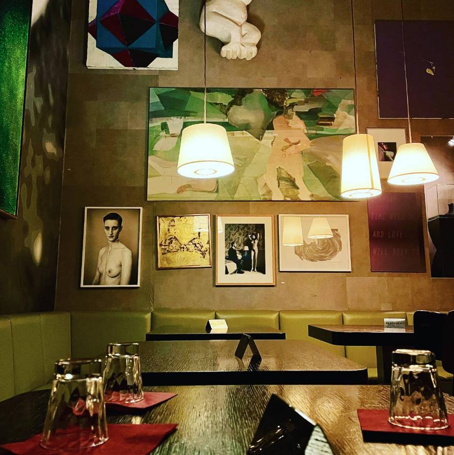 L'interno del Victoria Bar a Berlino