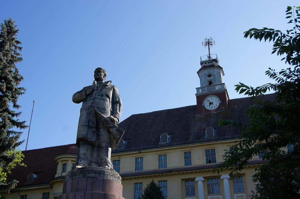 Lenin nel parco della Casa degli Ufficiali