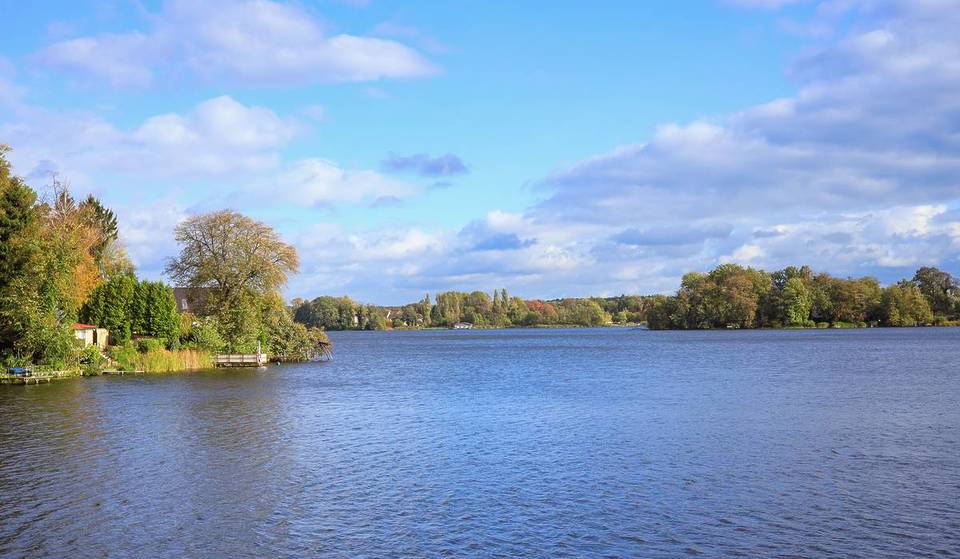 Rund eine Stunde von Berlin entfernt findet ihr das kleine Schwerin – einen geschichtsträchtigen Ort im Spiegel von Teupitzer See, Zemminsee und Schweriner See