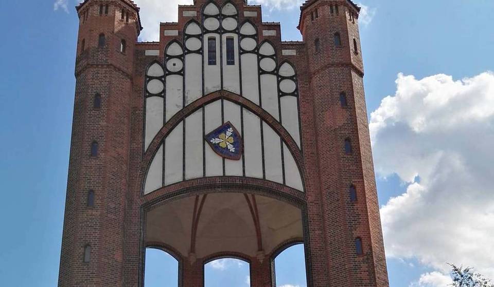 1 Stunde von Berlin steht ein 112 Jahre alter Aussichtsturm, der mit seiner märkischen Backsteingotik zu den außergewöhnlichsten Bismarcktürmen Deutschlands gehört