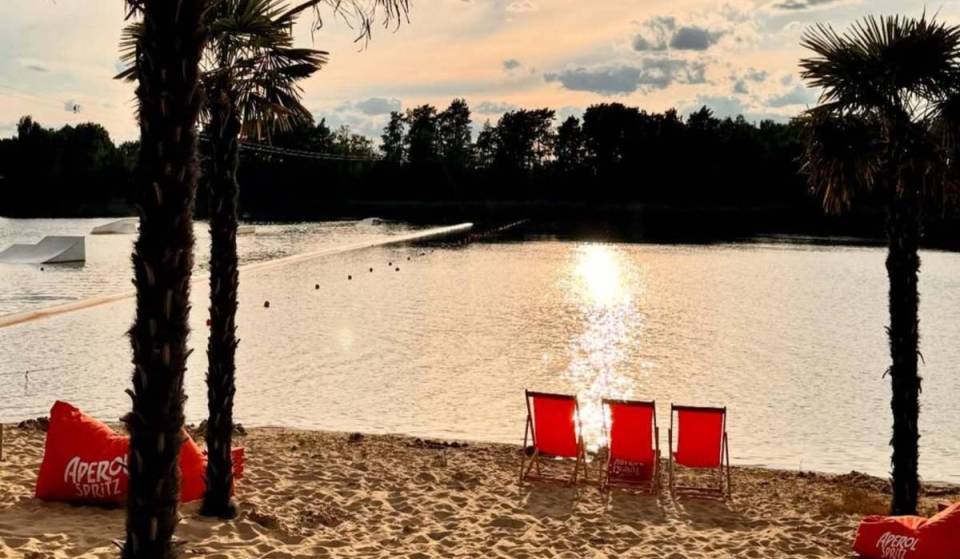 Just 45 minutes from Berlin, you’ll find a 25-meter-deep gravel lake that evokes that vacation feeling with its sandy beach, swimming spots, and 5 beach volleyball courts.