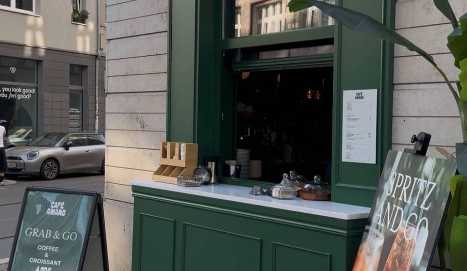 Aperol Spritz für 5 Euro am Rosenthaler Platz: Dieses Café serviert Drinks direkt aus dem neuen Straßenfenster – wie in Italien