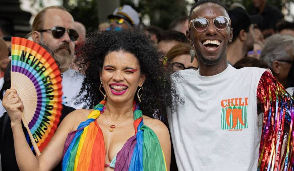 Keine Lust noch einen Monat auf den Berliner CSD zu warten? Beim größten Pride-Festival Europas fängt die Pride-Saison 2026 schon jetzt an. Das ist das Programm und so kommt ihr günstig hin!