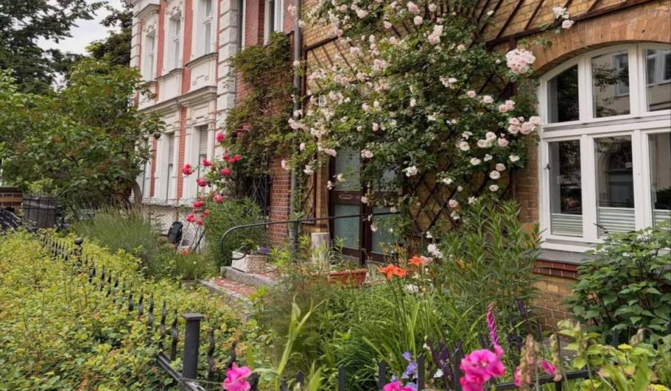 Just 30 minutes from Alexanderplatz lies a village in the heart of Berlin with a magnificent villa district, where the famous poet Rainer Maria Rilke lived in the early 20th century
