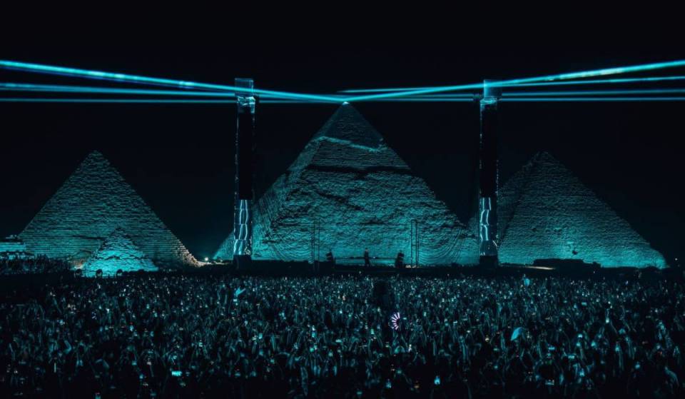 Feesten voor het 7e wereldwonder: dit technofestival vindt plaats voor de 140 m hoge piramide van Cheops en brengt Adriatique, Michael Bibi, Pete Tong, Charlotte de Witte, Vintage Culture en nog veel meer samen
