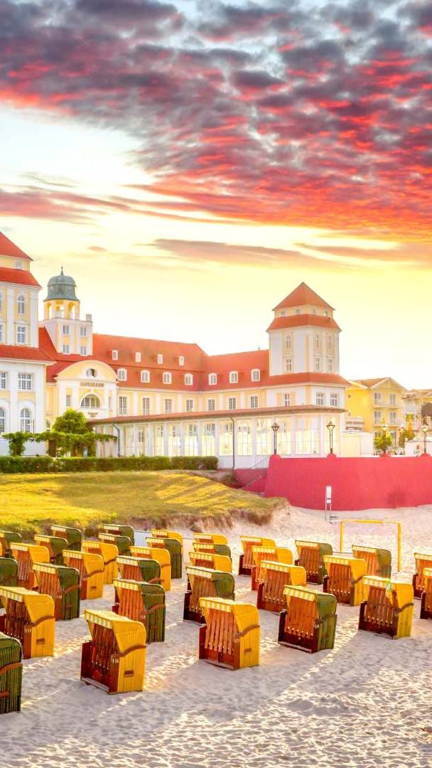 In 3 Stunden von Berlin erreicht ihr Deutschlands größte Insel mit 5 km weißem Sandstrand, langer Promenade &amp; Bäderarchitektur