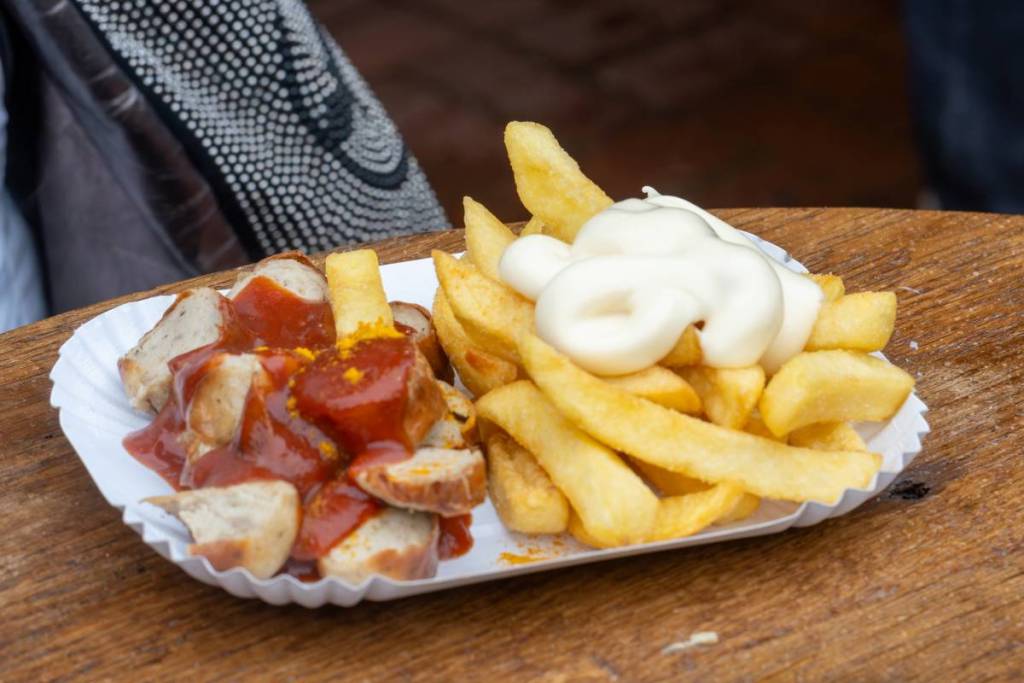 Il currywurst è un vero e proprio fenomeno di culto a Berlino