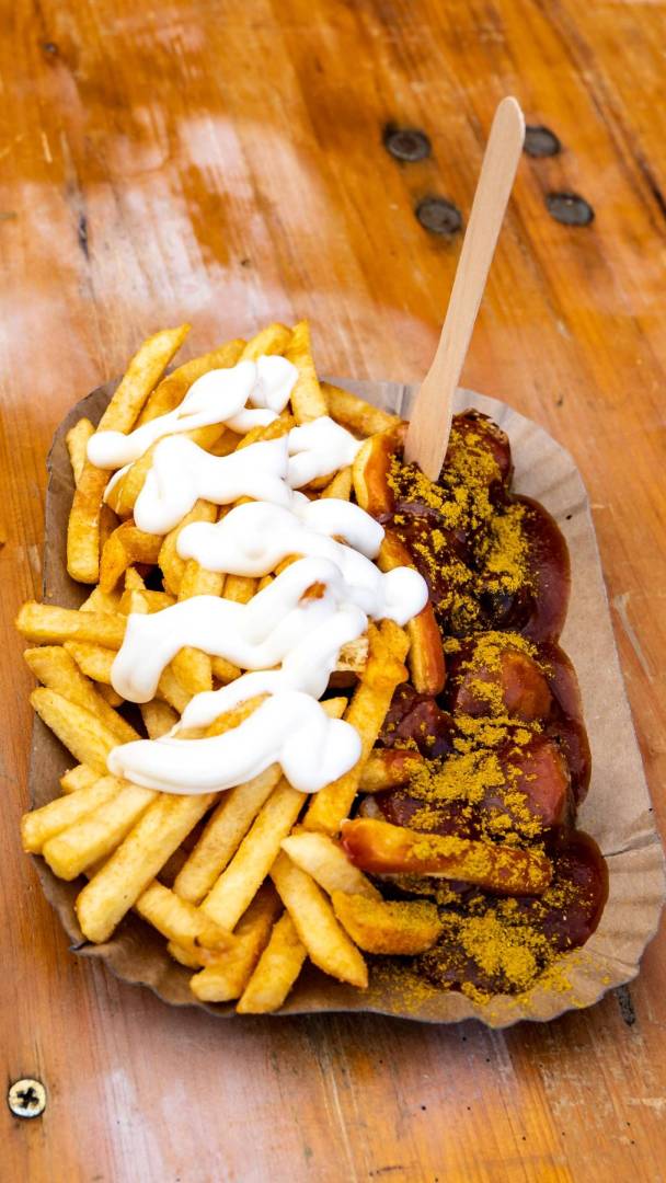 Con o senza patatine, dolce o piccante? Ecco la nostra top 10 dei currywurst a Berlino!