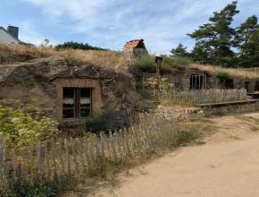 A 2 ore da Berlino troverete 12 abitazioni rupestri che ricordano le case degli Hobbit e sono ancora arredate con i mobili originali del XIX secolo