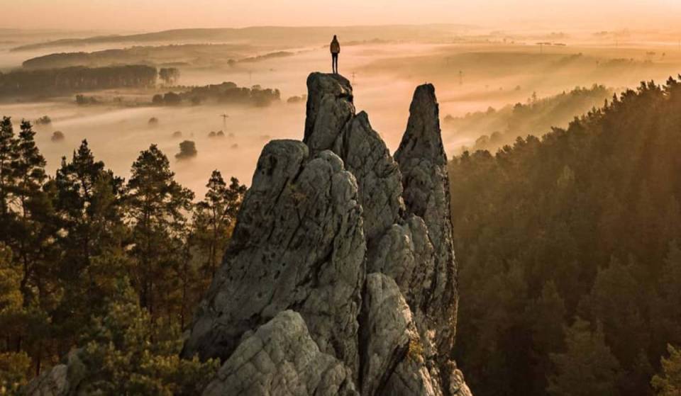 Rund 2,5 Stunden von Berlin gelangt ihr zu einem UNESCO-Naturwunder im Harz mit einer 20 Kilometer langen Felsformation, das zu den 77 bedeutendsten Geotopen Deutschlands gehört