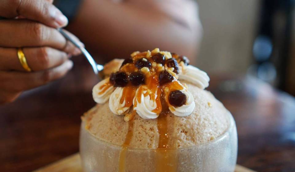 A circa 20 minuti da Alexanderplatz, questo caffè asiatico serve uno dei pochi Thai Tea Bingsu di Berlino – a soli 7,90 euro