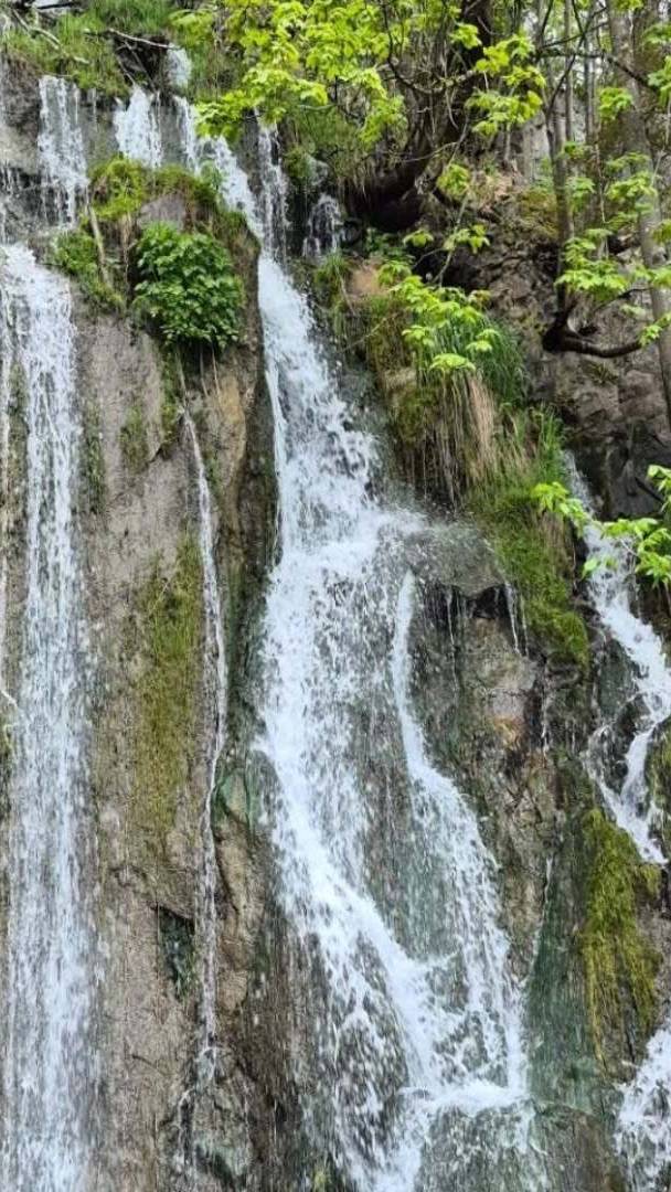 Knapp 3 Stunden von Berlin entfernt liegt ein Harzer Wasserfall auf 496 Metern Höhe, der 1994 in einem ehemaligen Steinbruch künstlich angelegt wurde