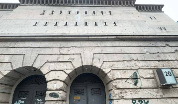 A soli 10 minuti da Alexanderplatz si trova il “Bananenbunker”, che negli anni ’90 era considerato uno dei club techno più tosti del mondo
