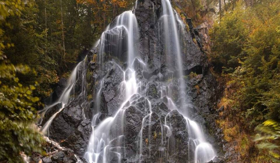 Etwa 3 Stunden von Berlin entfernt liegt das „Niagara des Harzes“ – ein 22 Meter hoher Wasserfall mit einem 1 Kilometer langen Hanggraben