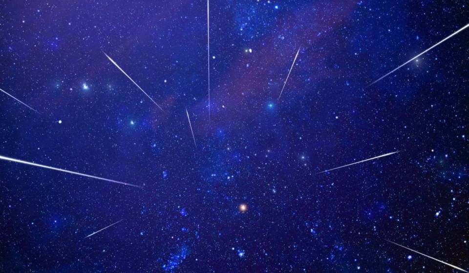 In dieser einen Julinacht erreicht der Meteorstrom seinen Höhepunkt und lässt euch bei klarer Sicht bis zu 25 Sternschnuppen pro Stunde beobachten