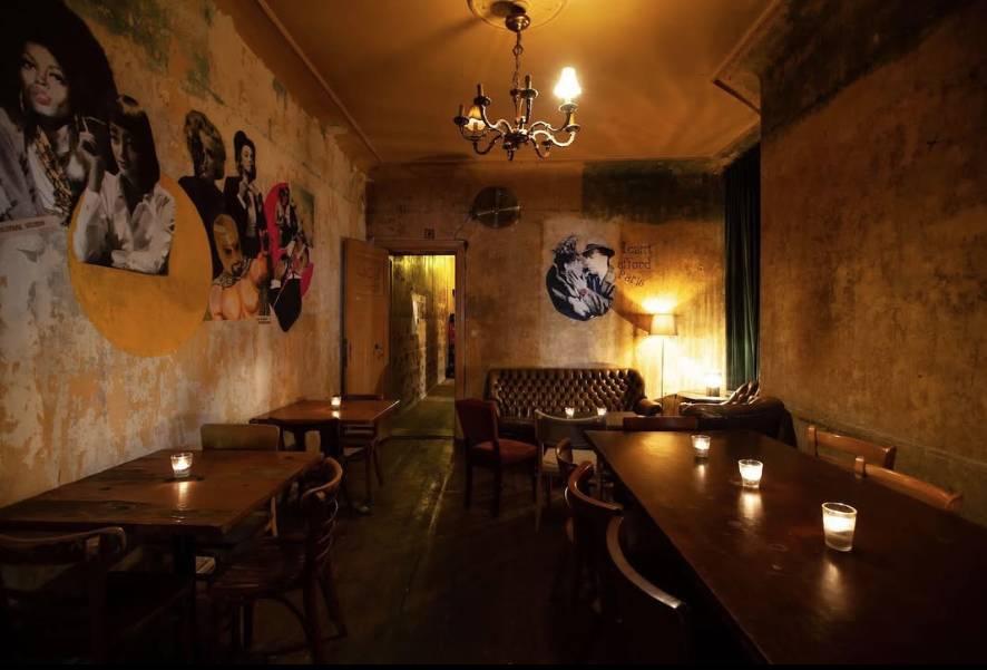 Le bar Ratzeputz sur la Weserstraße