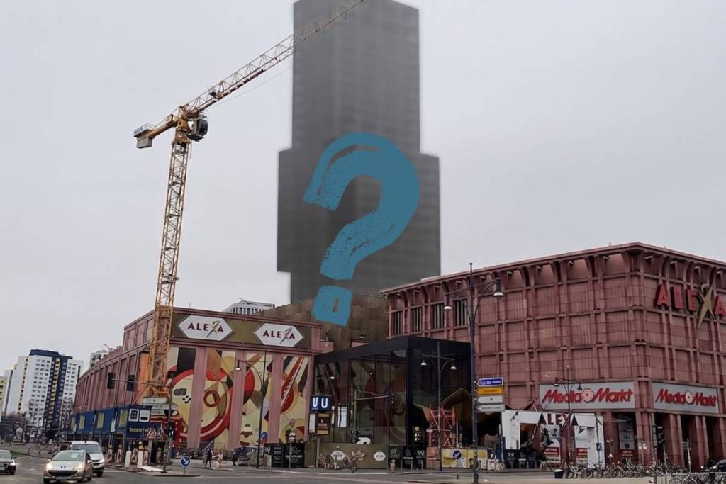 Presto ad Alexanderplatz sorgerà un nuovo grattacielo. Al momento, però, i lavori sono fermi.