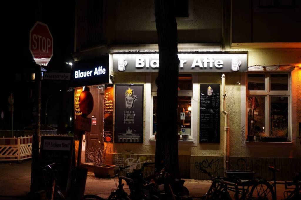 Une balade nocturne de 2,5 kilomètres à travers Neukölln : voici notre top 10 des bars de la célèbre (et tristement célèbre) Weserstraße !